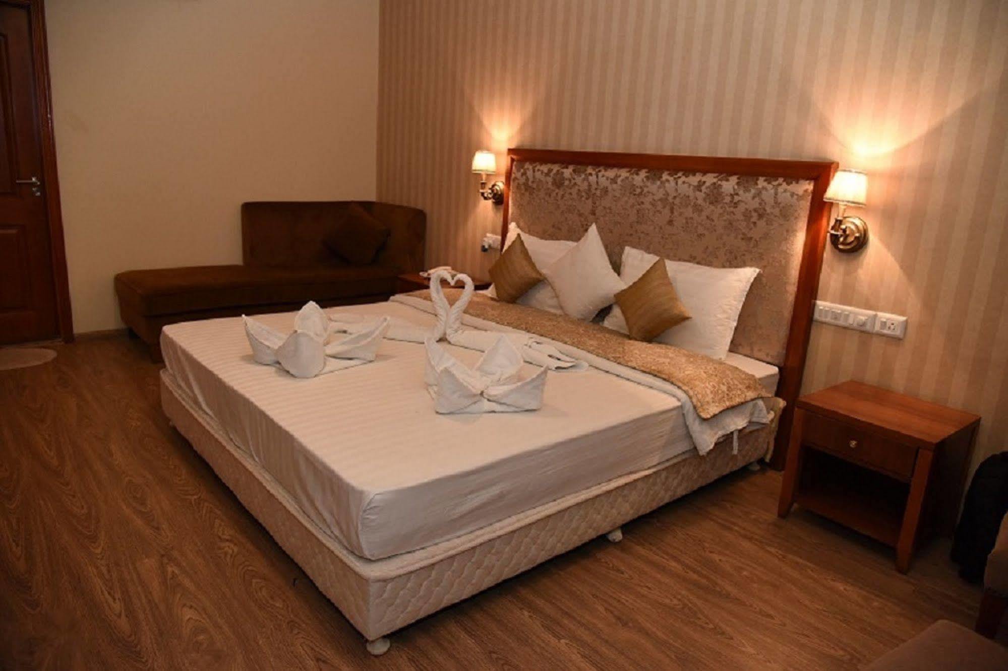 Palm Green Club Resort Jetalpur Εξωτερικό φωτογραφία