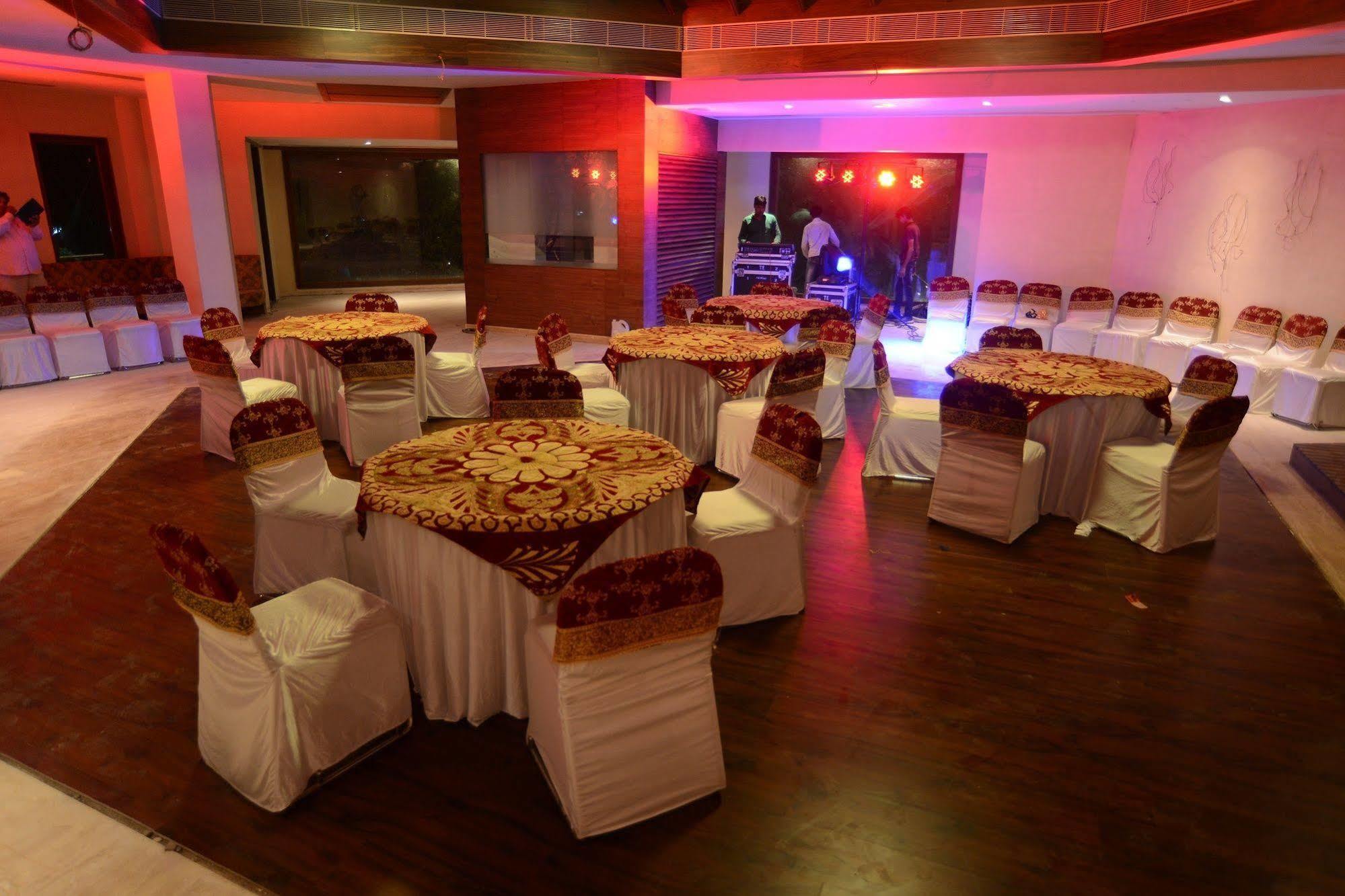 Palm Green Club Resort Jetalpur Εξωτερικό φωτογραφία