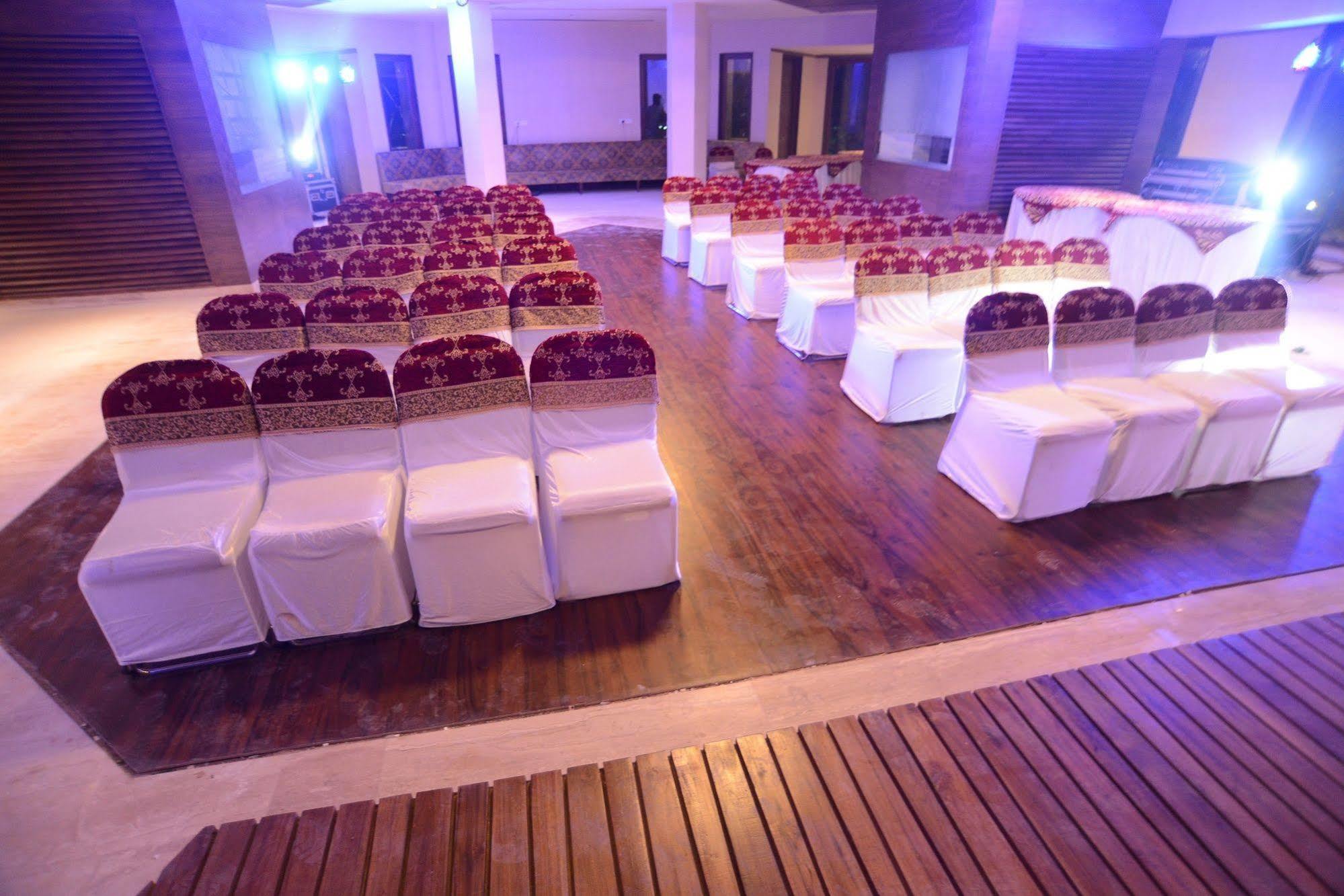 Palm Green Club Resort Jetalpur Εξωτερικό φωτογραφία