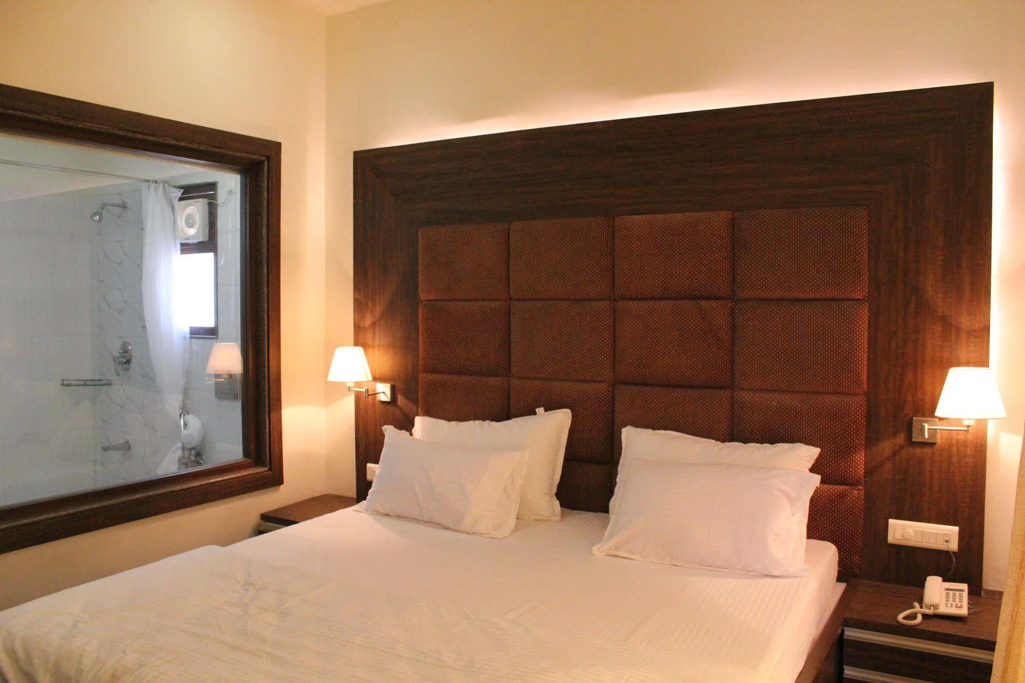Palm Green Club Resort Jetalpur Εξωτερικό φωτογραφία